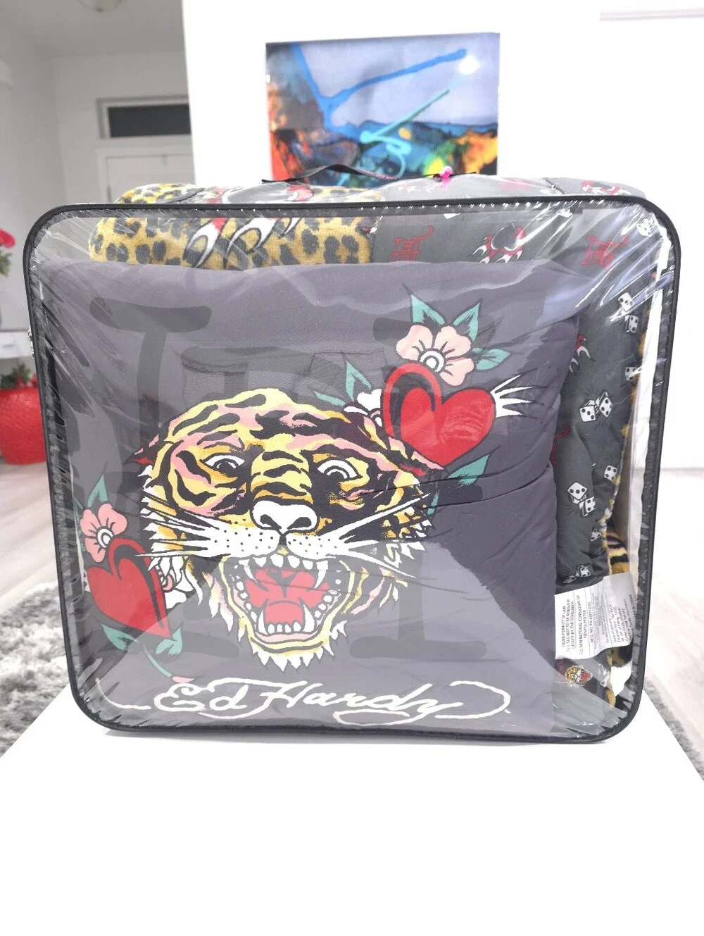 Ed Hardy Queen 4 Piece Luxurious Tiger Plush Comforter Set New